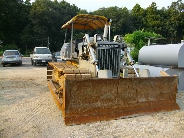 Komatsu D 40 P Buldožeri guseničari