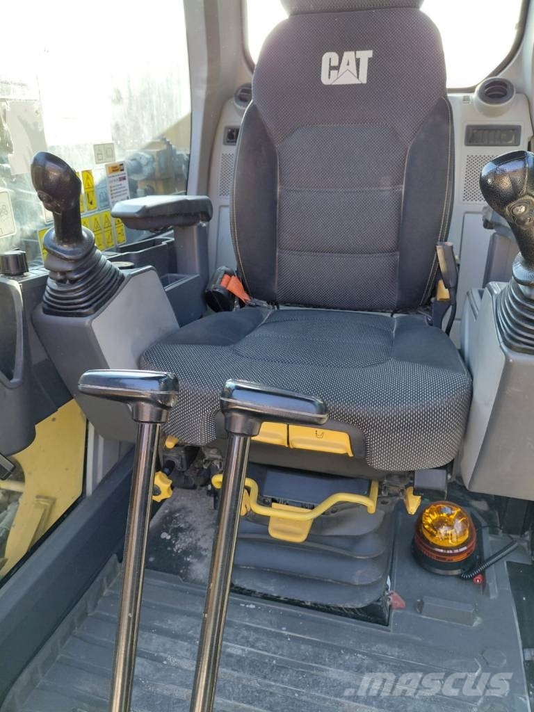 CAT 323 Pásové rýpadlá