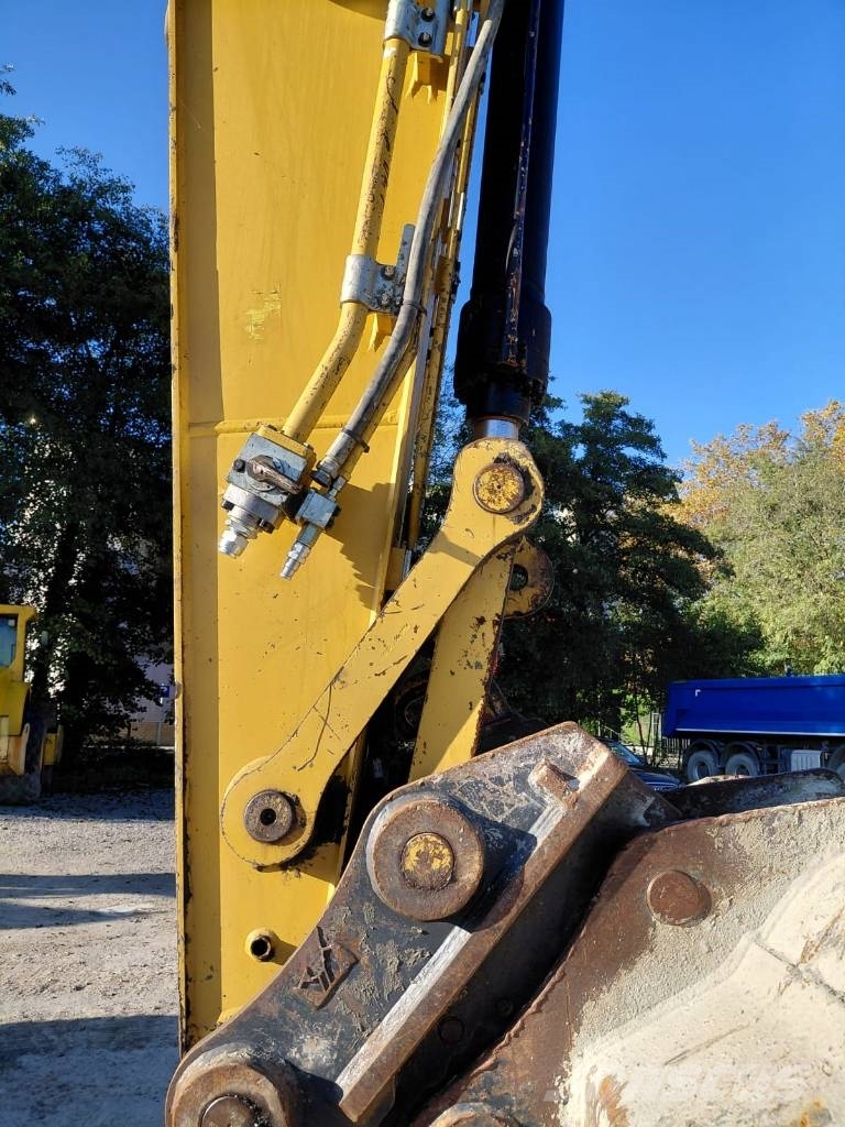 CAT 323 Pásové rýpadlá