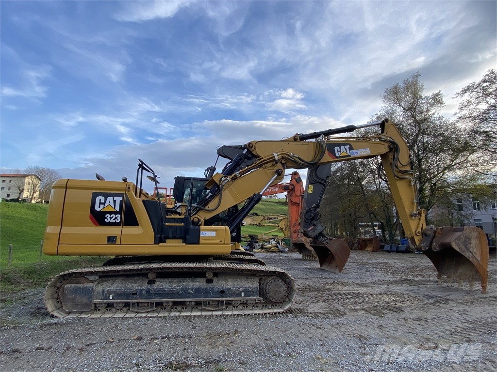 CAT 323 Pásové rýpadlá