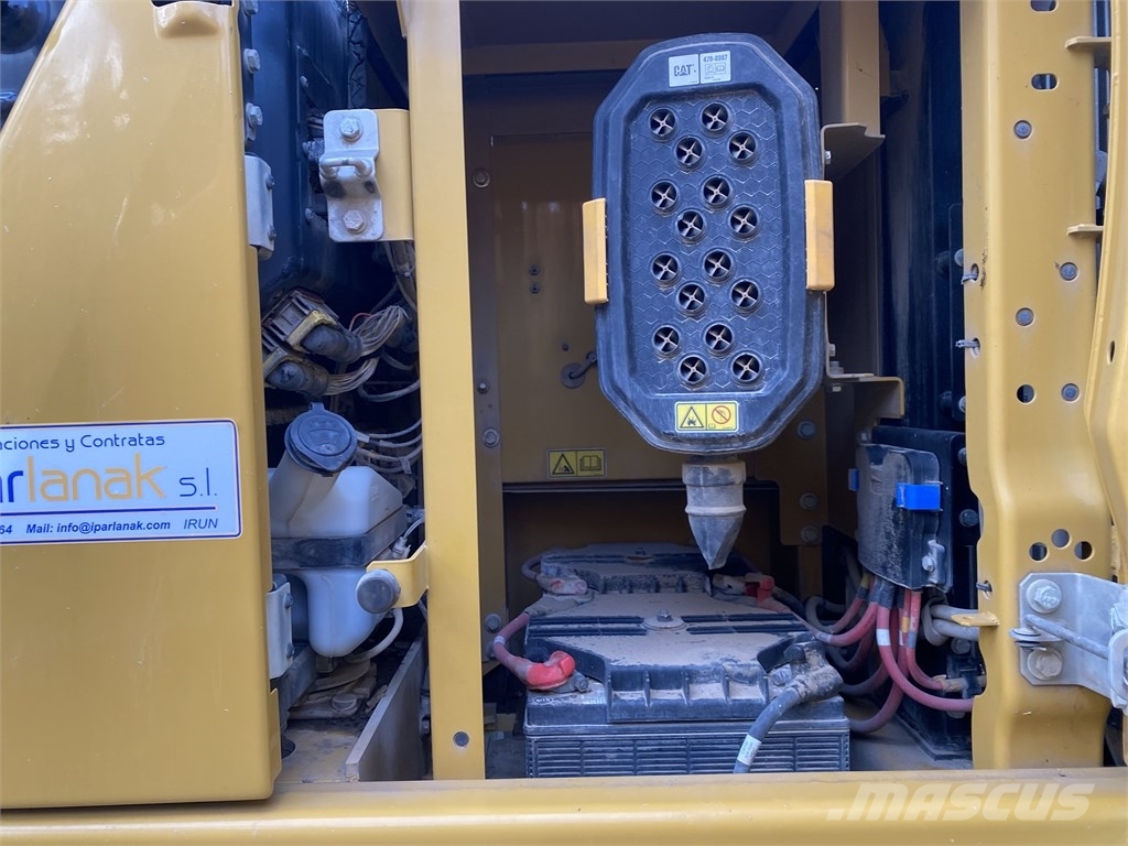 CAT 323 Pásové rýpadlá