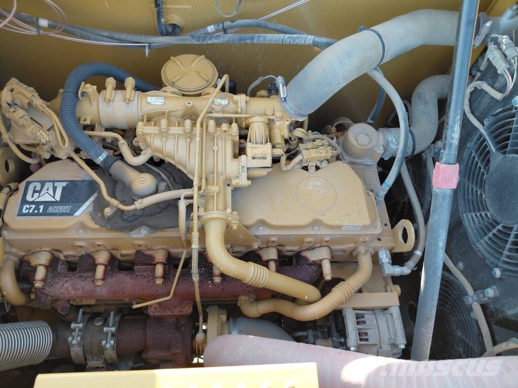 CAT 323 Pásové rýpadlá
