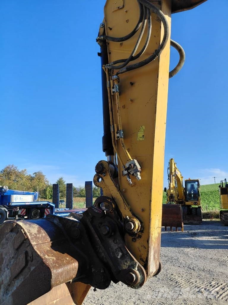 CAT 323 Pásové rýpadlá