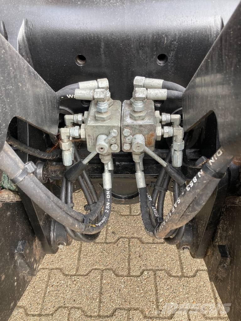 JCB HD 110W Hydradig حفارات بعجل