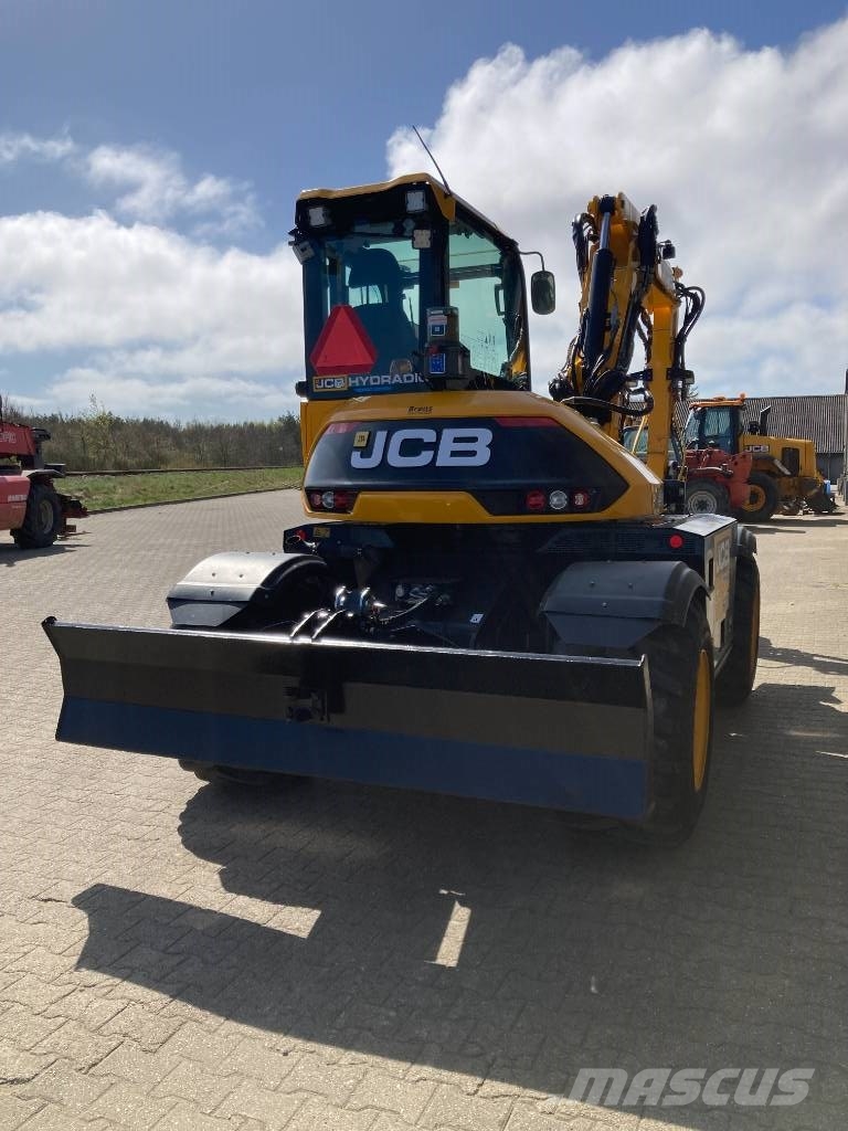 JCB HD 110W Hydradig حفارات بعجل