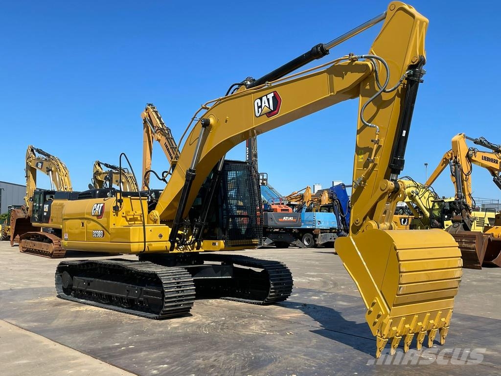 CAT 323D3 حفارات زحافة
