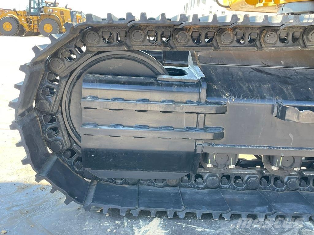 CAT 323D3 حفارات زحافة