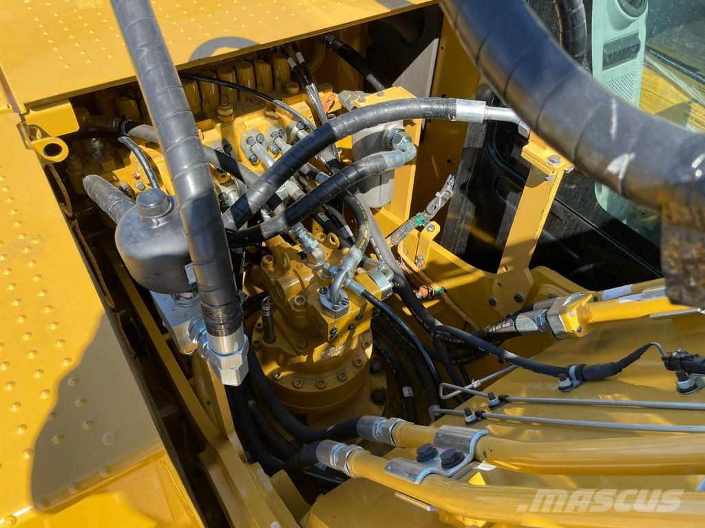 CAT 323D3 حفارات زحافة