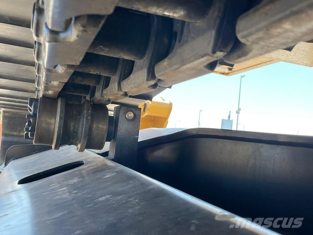 CAT 323D3 حفارات زحافة