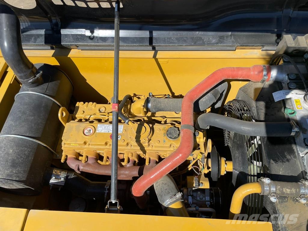 CAT 323D3 حفارات زحافة
