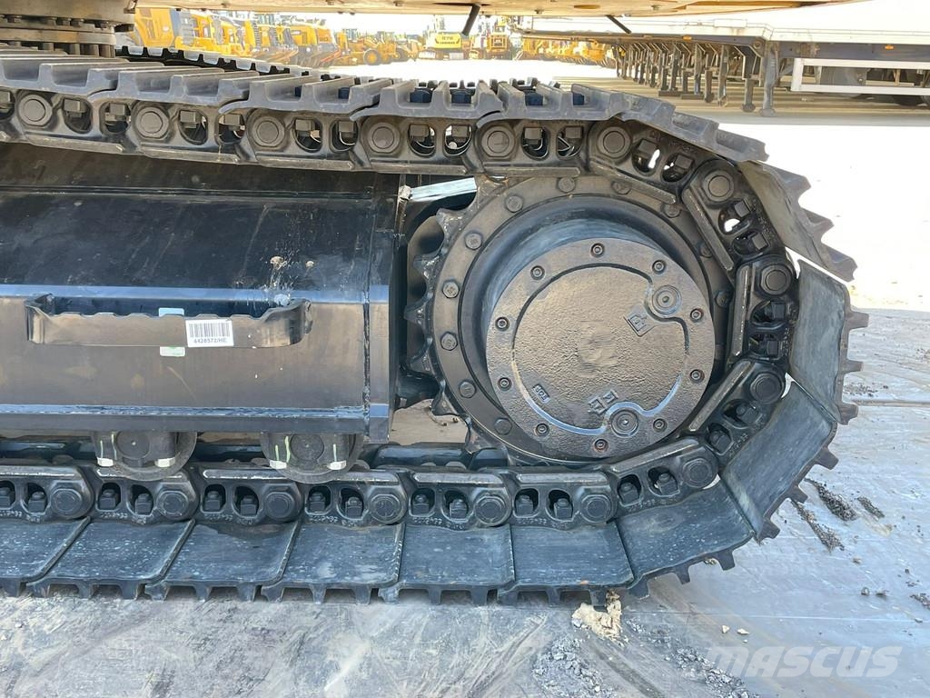 CAT 323D3 حفارات زحافة