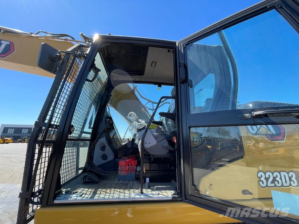 CAT 323D3 حفارات زحافة