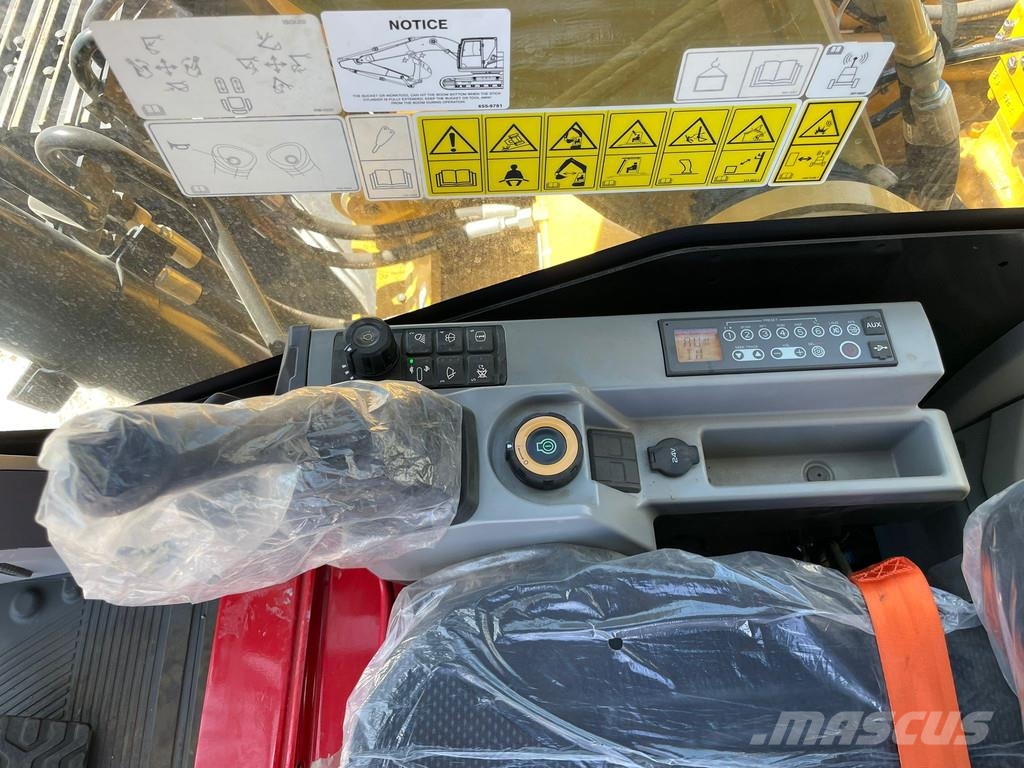 CAT 323D3 حفارات زحافة