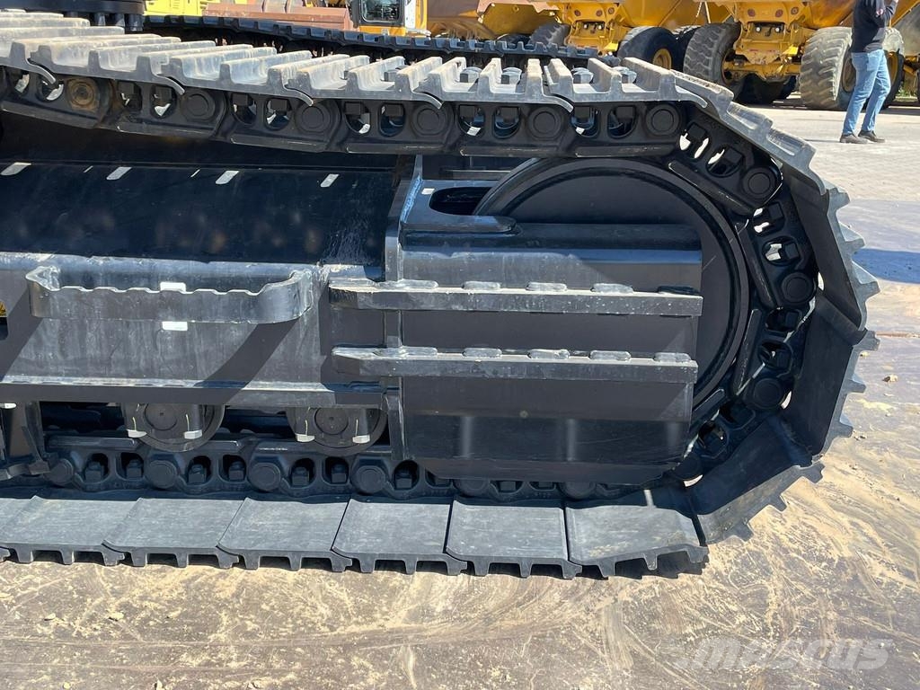 CAT 323D3 حفارات زحافة