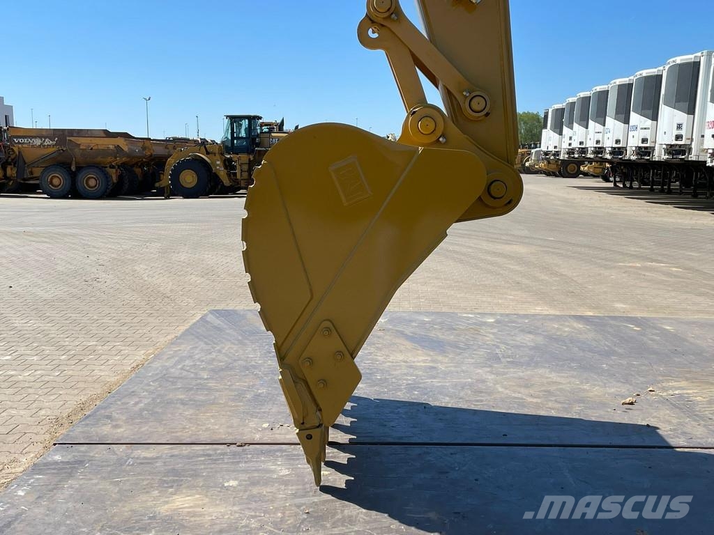 CAT 323D3 حفارات زحافة