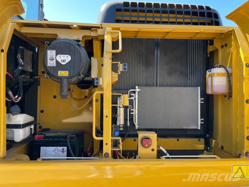 CAT 323D3 حفارات زحافة