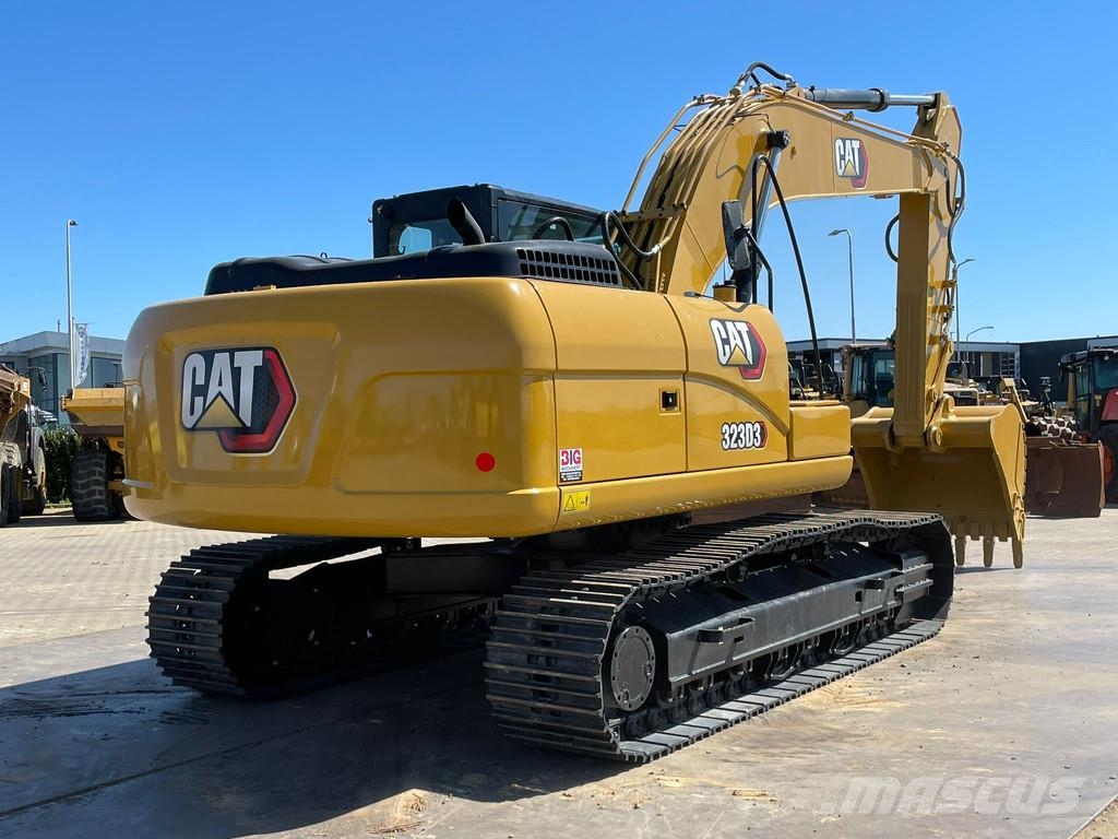 CAT 323D3 حفارات زحافة