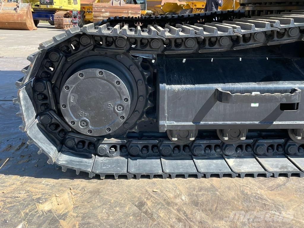CAT 323D3 حفارات زحافة