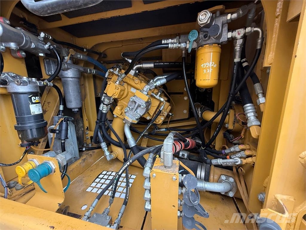 CAT 324E Rupsgraafmachines