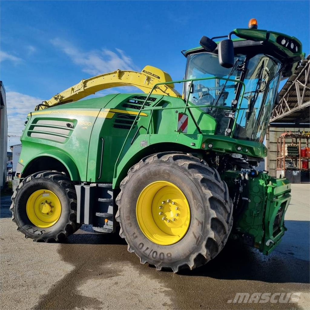 John Deere 8300i Selvdrevne fôrhøstere