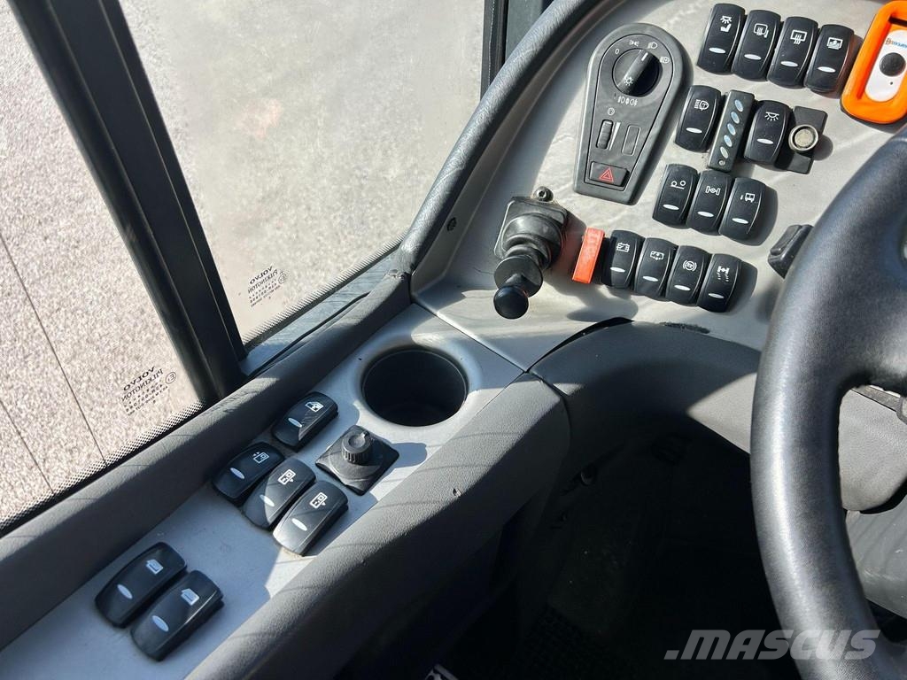 Volvo B12M 6x2 EURO5 + RETARDER + 53 SEATS 公路客运汽车