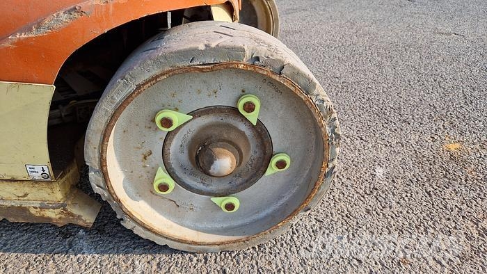 JLG T10E Druga dvigala in dvižne ploščadi