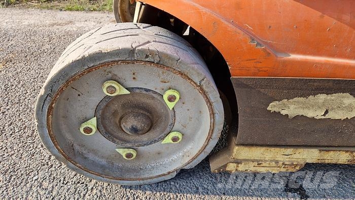 JLG T10E Druga dvigala in dvižne ploščadi