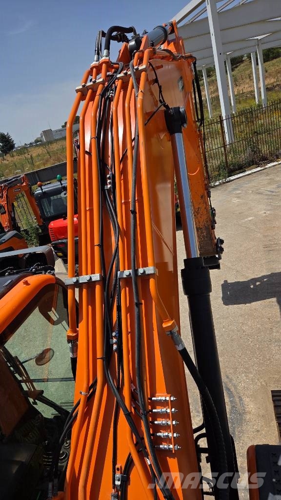 Doosan DX 225 LC 大型油圧ショベル12t以上（パワーショベル・ユンボ）