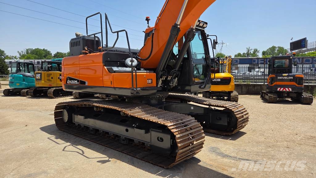 Doosan DX 225 LC 大型油圧ショベル12t以上（パワーショベル・ユンボ）