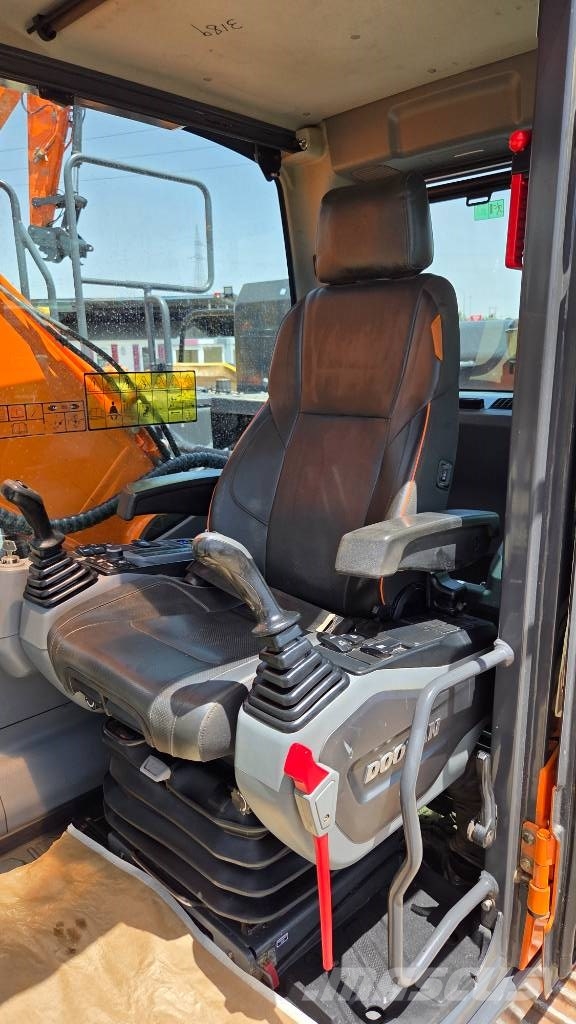Doosan DX 225 LC 大型油圧ショベル12t以上（パワーショベル・ユンボ）