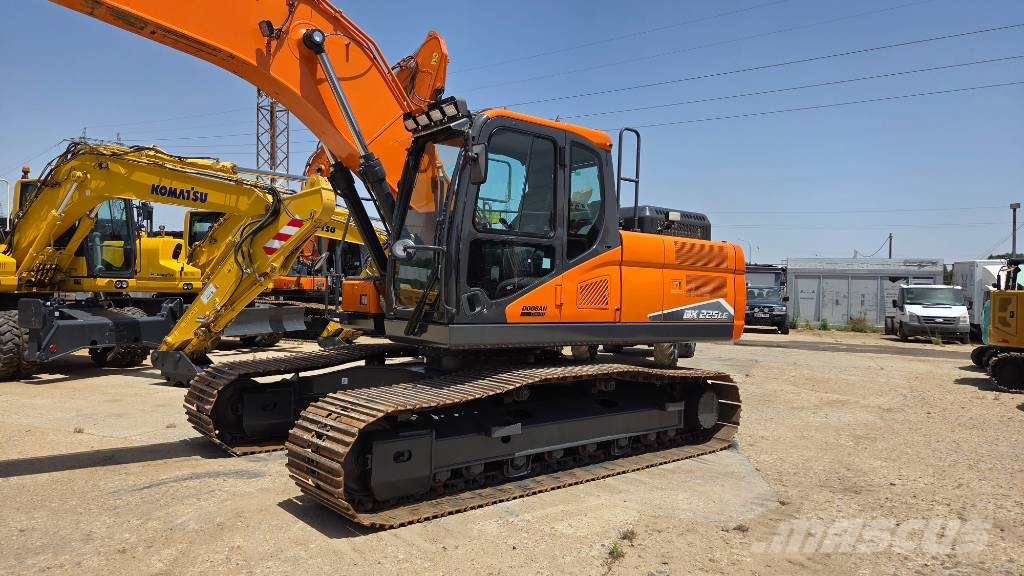 Doosan DX 225 LC 大型油圧ショベル12t以上（パワーショベル・ユンボ）
