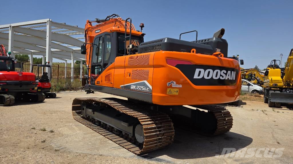 Doosan DX 225 LC 大型油圧ショベル12t以上（パワーショベル・ユンボ）