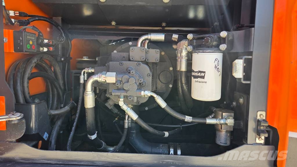 Doosan DX 225 LC 大型油圧ショベル12t以上（パワーショベル・ユンボ）
