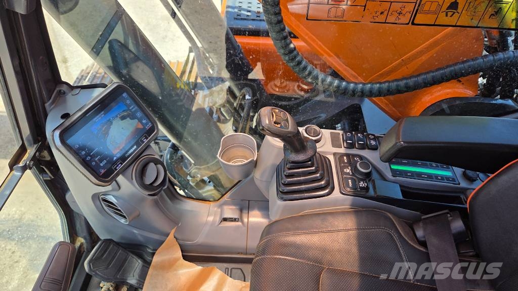 Doosan DX 225 LC 大型油圧ショベル12t以上（パワーショベル・ユンボ）