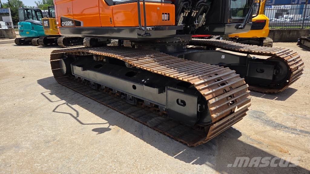 Doosan DX 225 LC 大型油圧ショベル12t以上（パワーショベル・ユンボ）