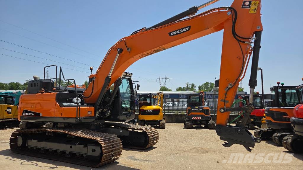 Doosan DX 225 LC 大型油圧ショベル12t以上（パワーショベル・ユンボ）