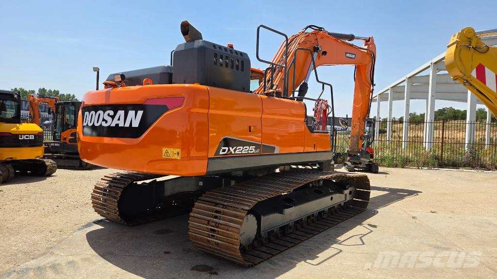 Doosan DX 225 LC 大型油圧ショベル12t以上（パワーショベル・ユンボ）