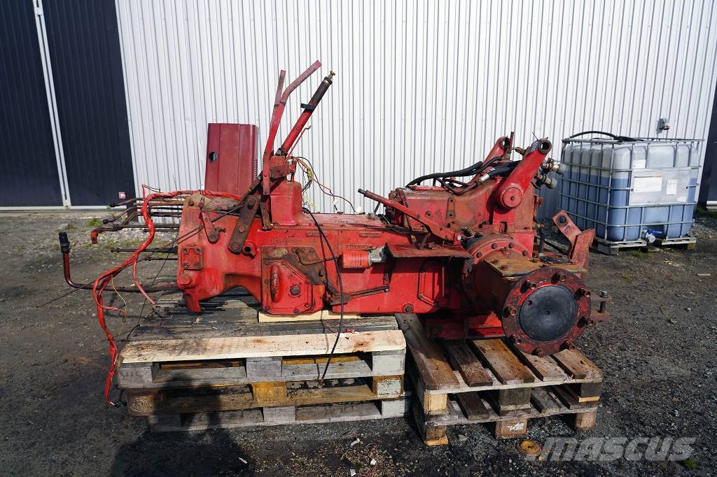 CASE IH 844 - RESERVDELAR Šasija i vešenje