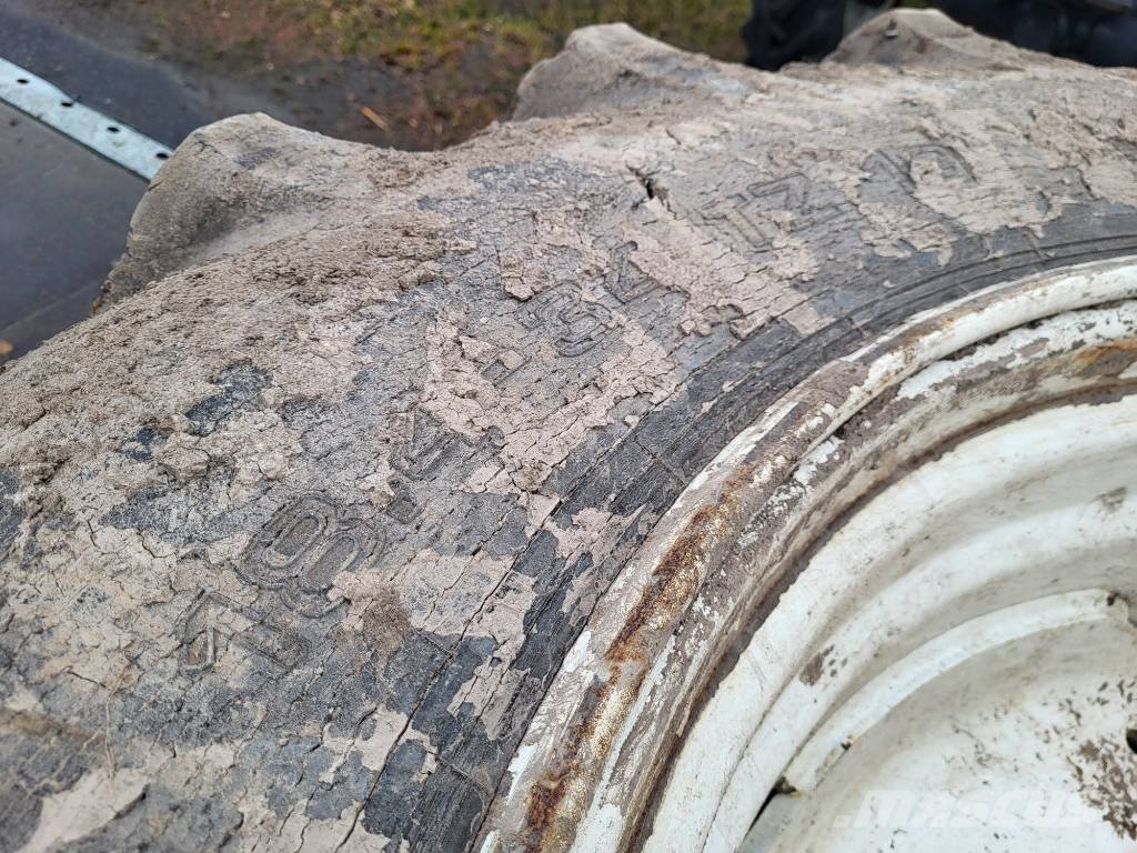Valtra 6000- sarja rengaskierto vanteineen Gume, točkovi i felne