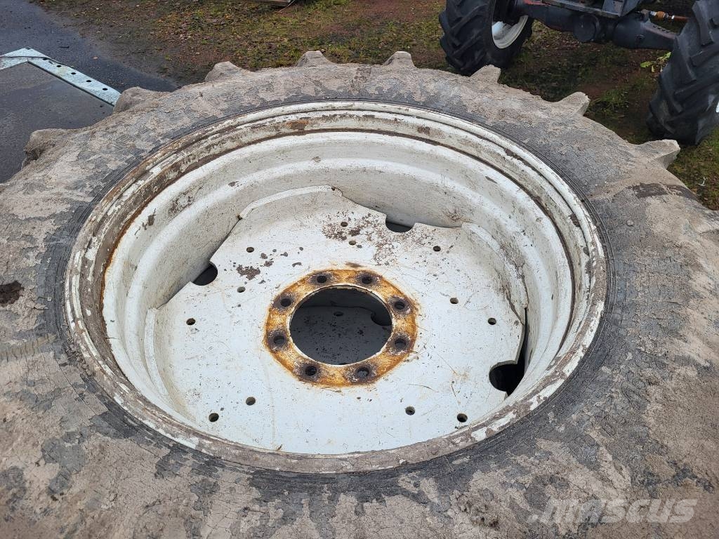 Valtra 6000- sarja rengaskierto vanteineen Gume, točkovi i felne