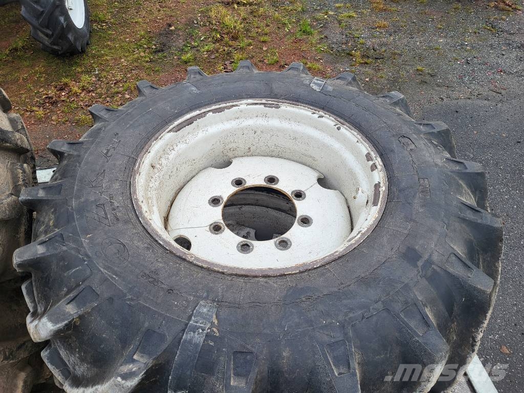 Valtra 6000- sarja rengaskierto vanteineen Gume, točkovi i felne