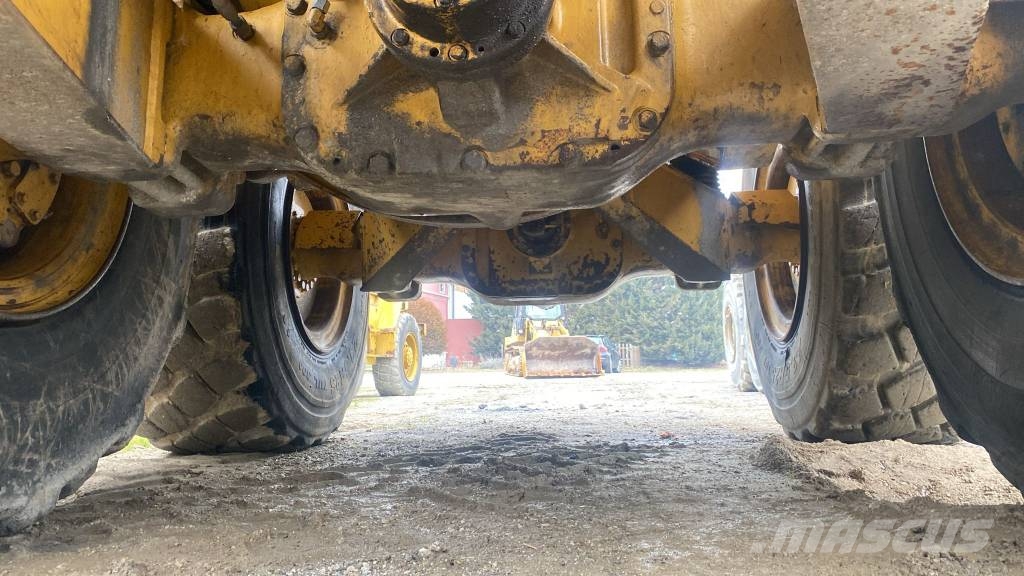 CAT 730 Dumper - Knickgelenk