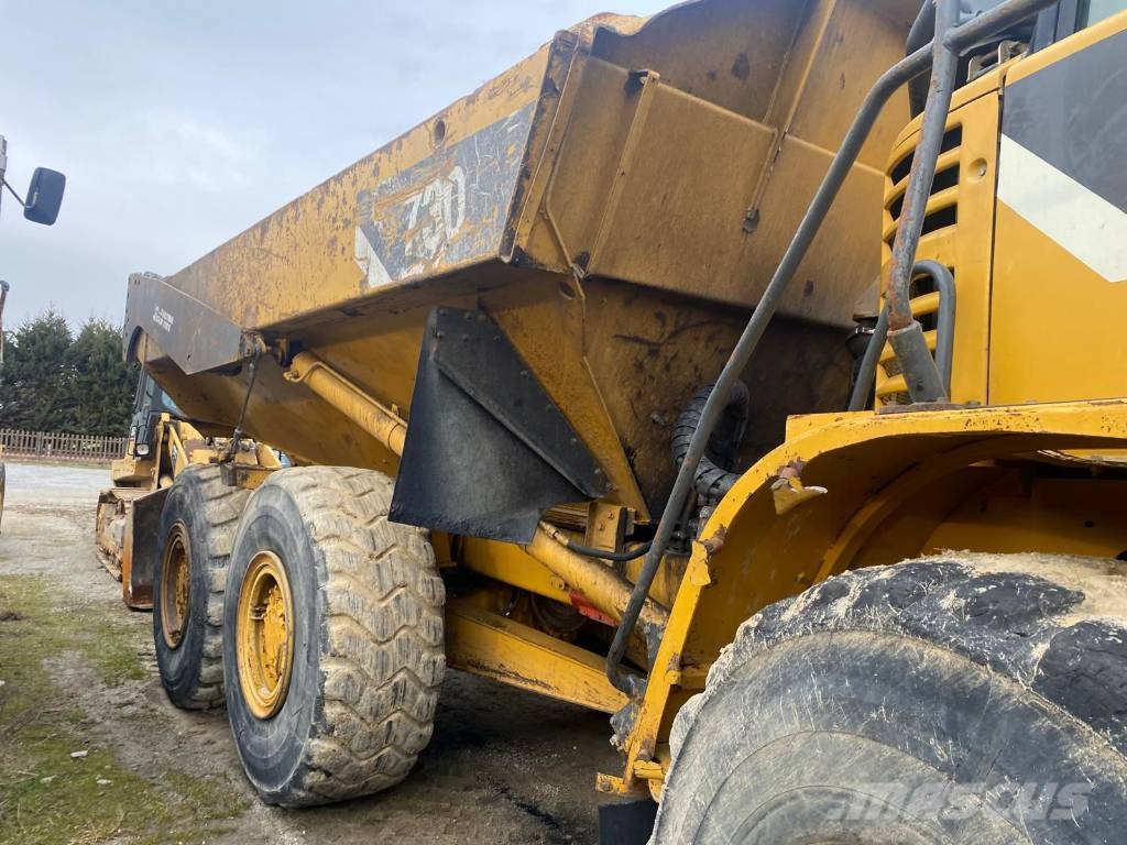CAT 730 Dumper - Knickgelenk