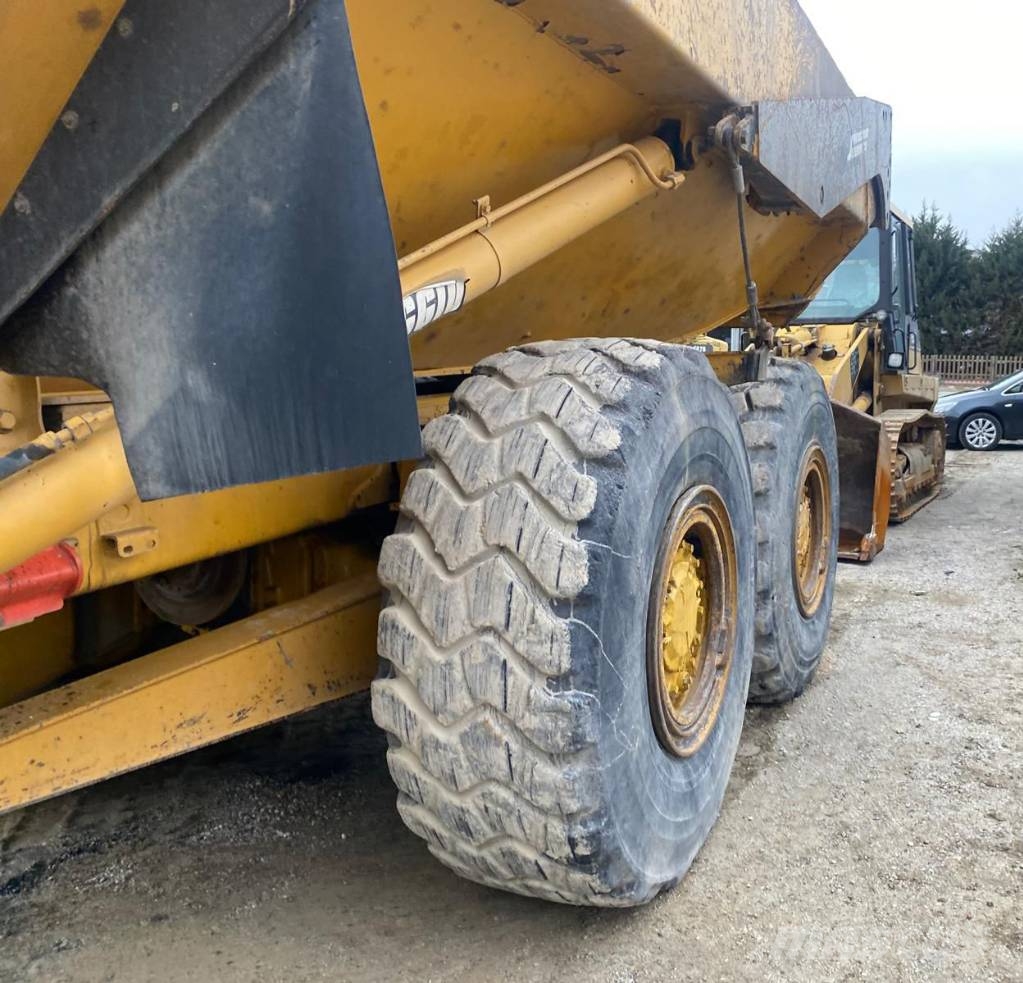 CAT 730 Dumper - Knickgelenk