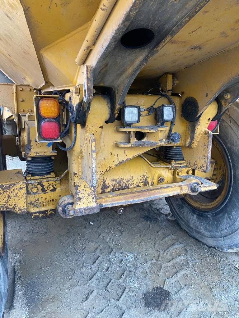 CAT 730 Dumper - Knickgelenk