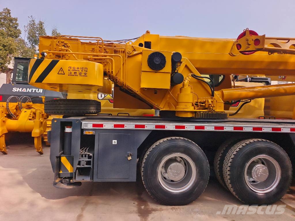 XCMG 25 Ton Truck Mounted Crane China Largest Supplier Grúas de oruga