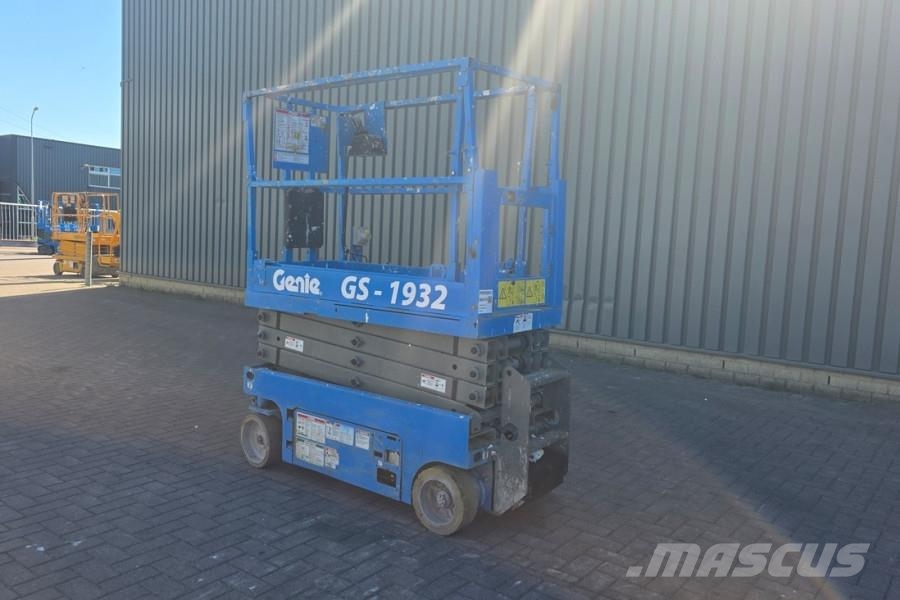 Genie GS1932 Electric, Working Height 7.8 m, 227kg Capac Škaraste platforme