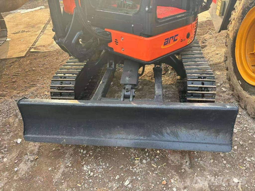 Hitachi ZX 35 U Mini bagri <7t