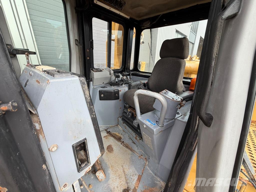 CAT D8R Pásové dozery
