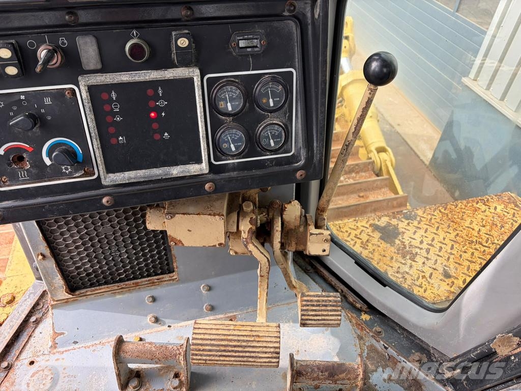 CAT D8R ブルドーザー